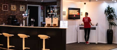 Petit déjeuner buffet (9.95 GBP par personne)
