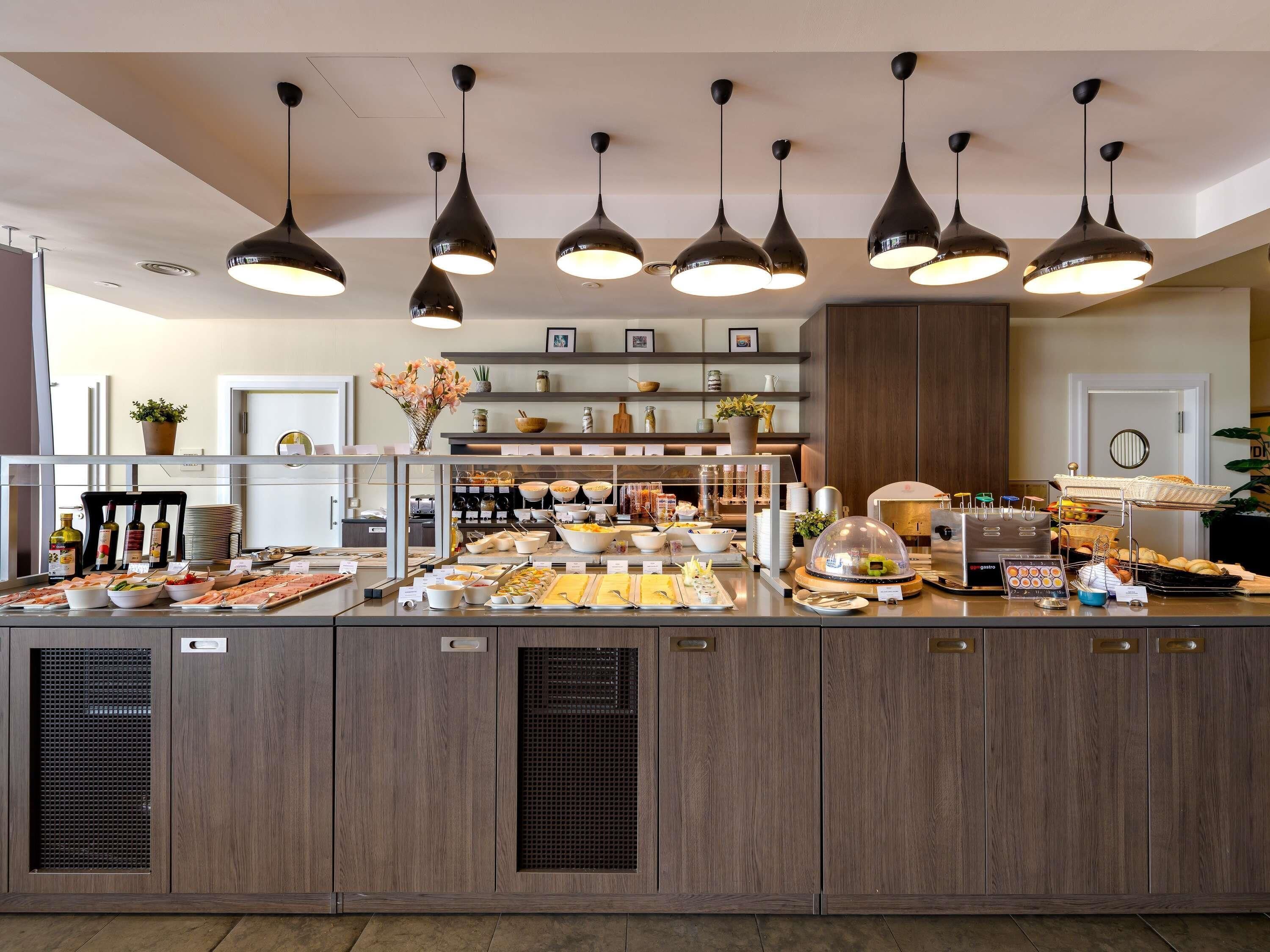 Tägliches Frühstücksbuffet gegen Gebühr