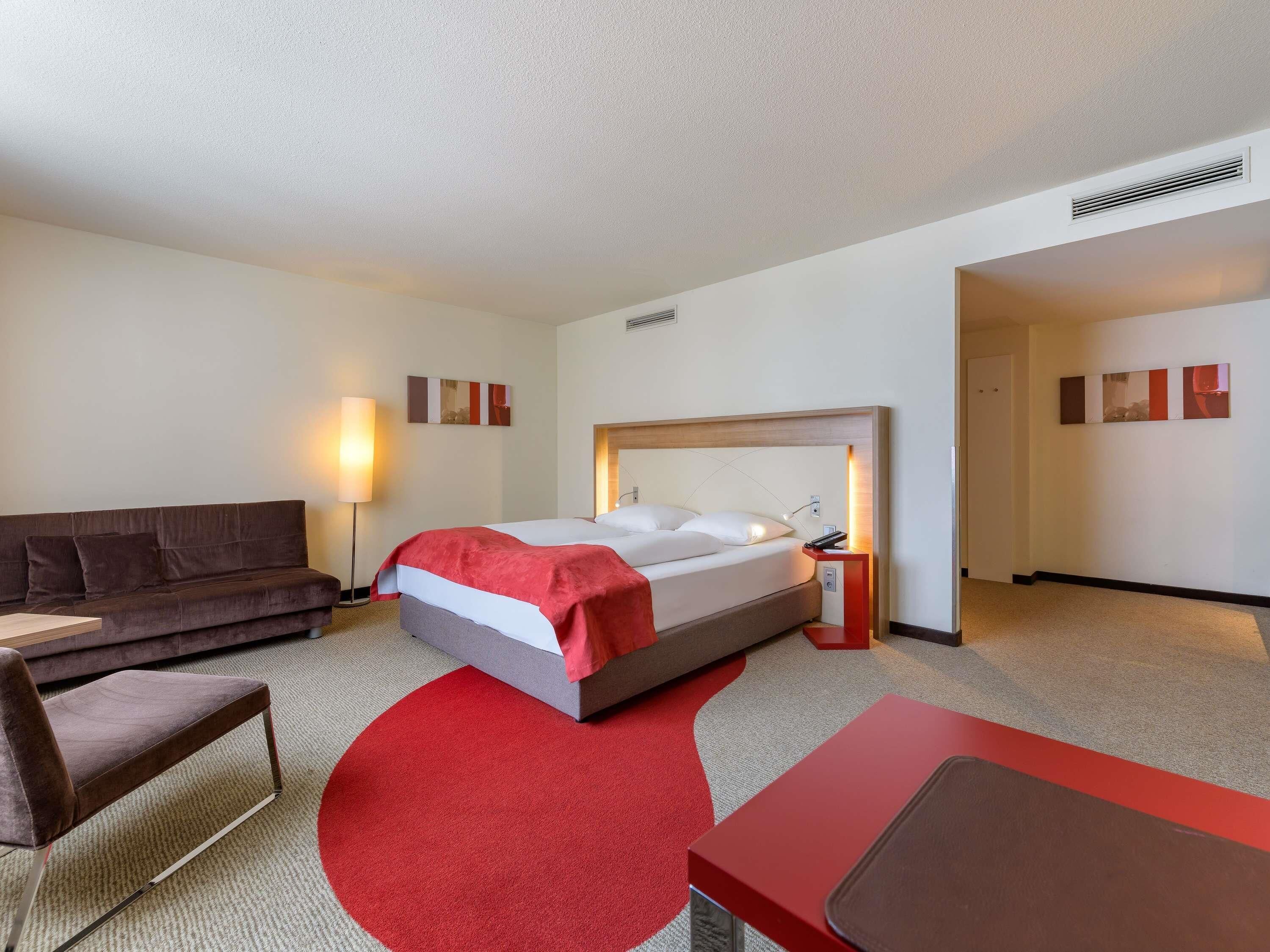 Privilege, Chambre, 1 très grand lit et 1 canapé-lit | Coffres-forts dans les chambres, bureau
