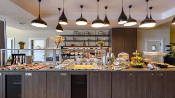 Breakfast and dinner served