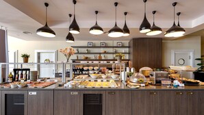 Daily buffet breakfast for a fee - Mercure Hotel Stuttgart Airport Messe (Stuttgart)