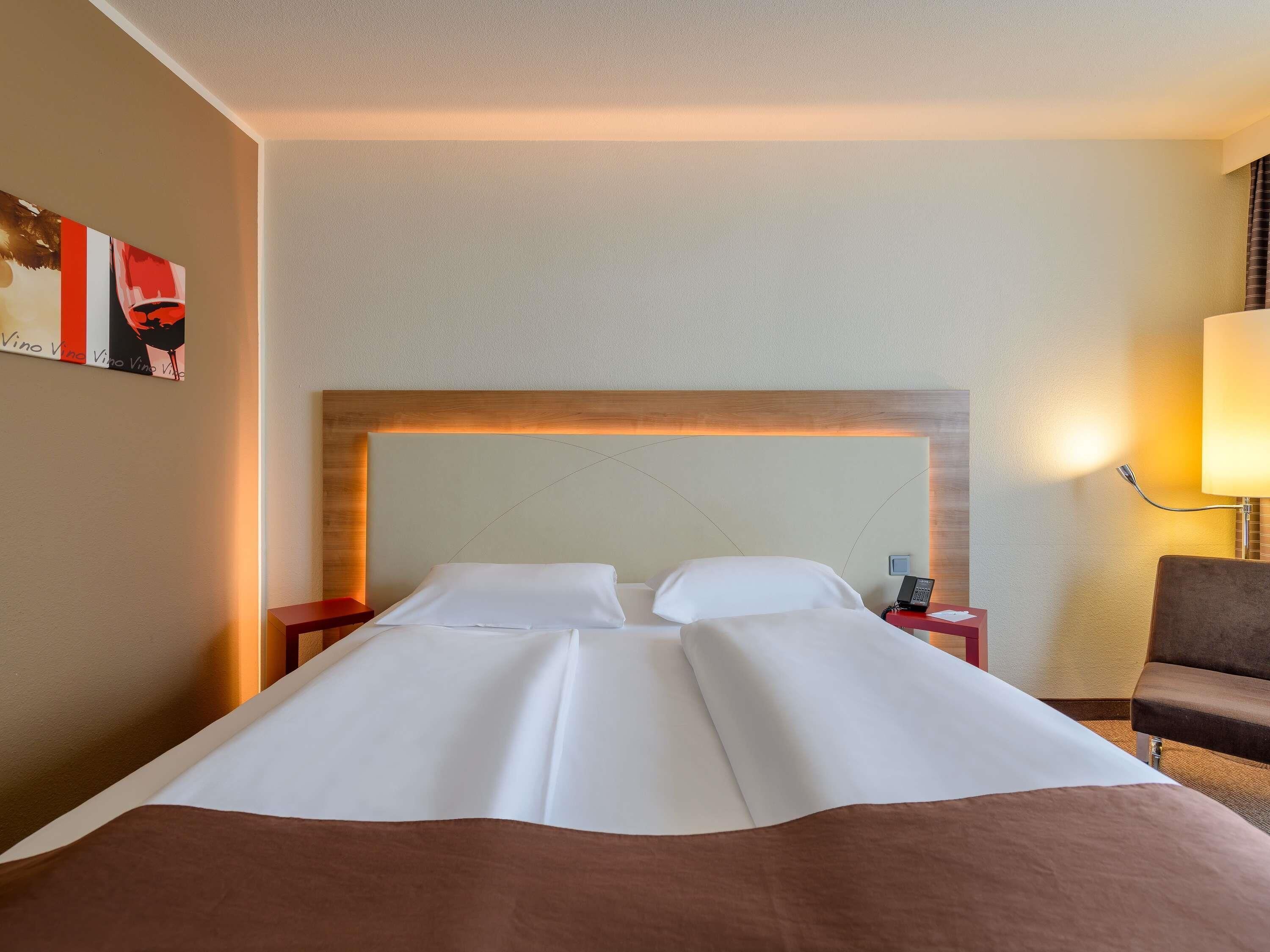 Standardzimmer, 1 King-Bett | Zimmersafe, Schreibtisch, laptopgeeigneter Arbeitsplatz