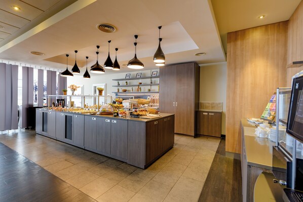 Colazione a buffet, servita tutte le mattine (25 EUR a persona)