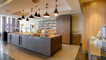 S'hi serveixen esmorzars i sopars