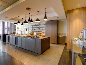 Breakfast and dinner served - Mercure Hotel Stuttgart Airport Messe (Stuttgart)
