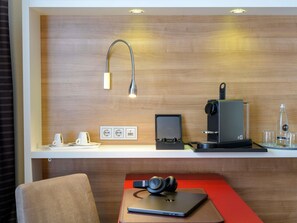 Superior Room, 1 King Bed | In-room safe, desk, laptop workspace, blackout drapes
