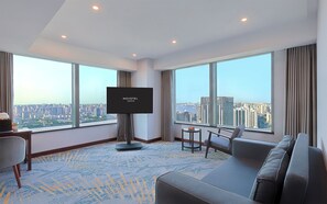 Suite junior, 1 cama King size | 1 habitación, ropa de cama de alta calidad, edredón y minibar 