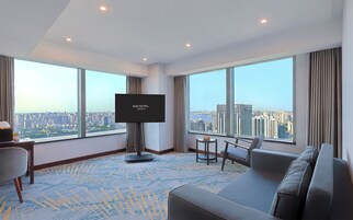 Junior Suite-Huangpu River view,High Floor | 1 bedroom, premium bedding, down comforters, minibar