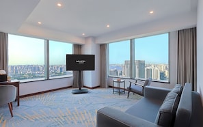 Suite junior, 1 cama King size | 1 habitación, ropa de cama de alta calidad, edredón y minibar