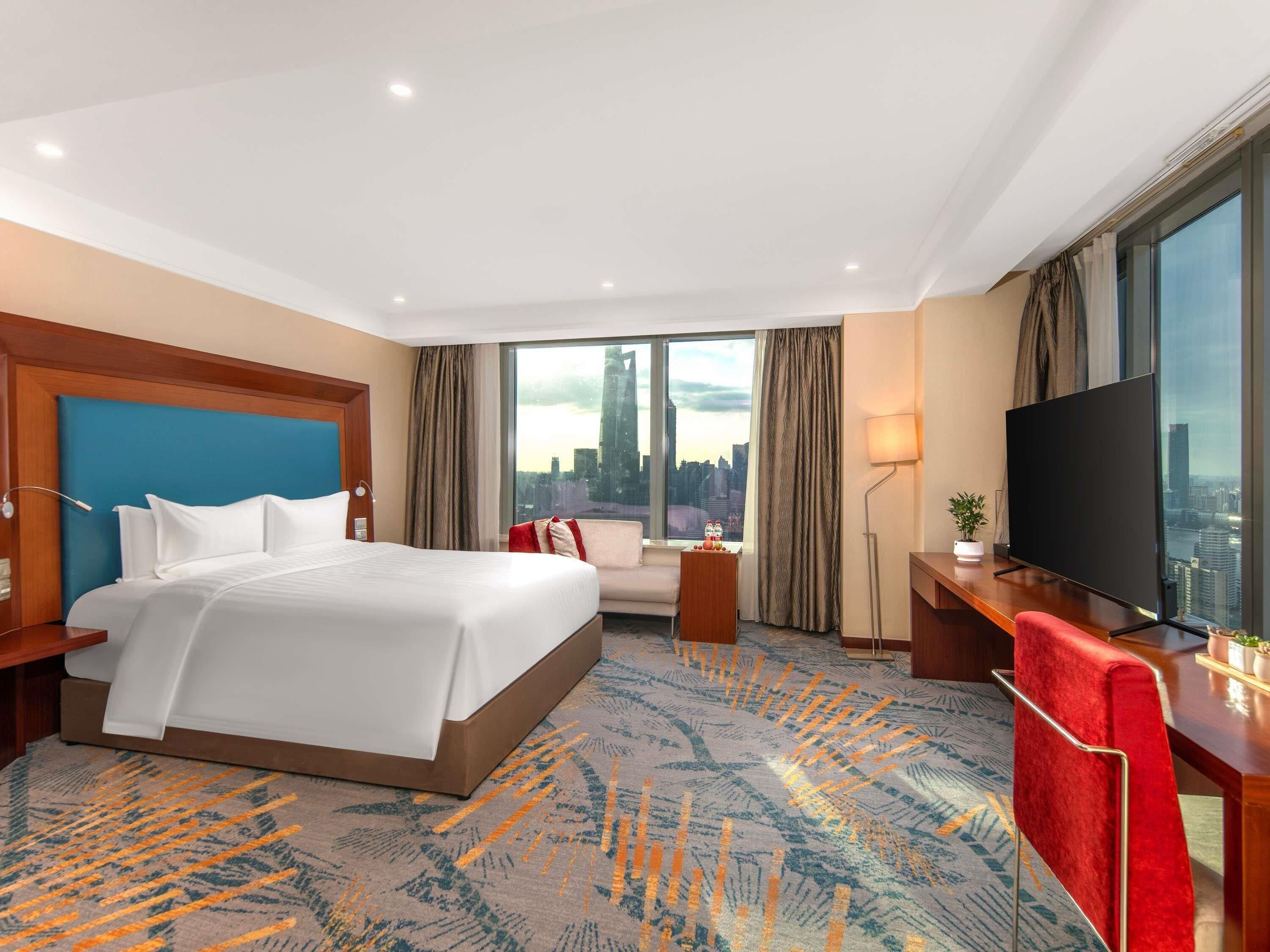 Superior King room-Huangpu River View,High Floor | Premium bedding, down comforters, minibar, in-room safe