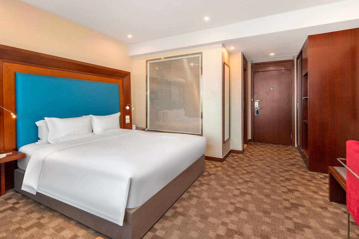 Biancheria da letto di alta qualità, copriletto in piuma, minibar