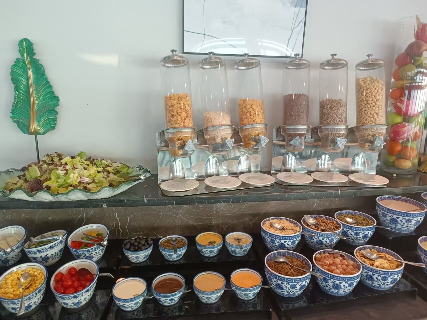 daily buffet breakfast (cny 80 per person)