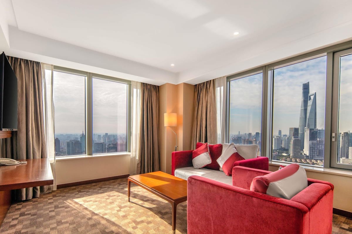 Junior Suite-Huangpu River view,High Floor | 1 bedroom, premium bedding, down comforters, minibar