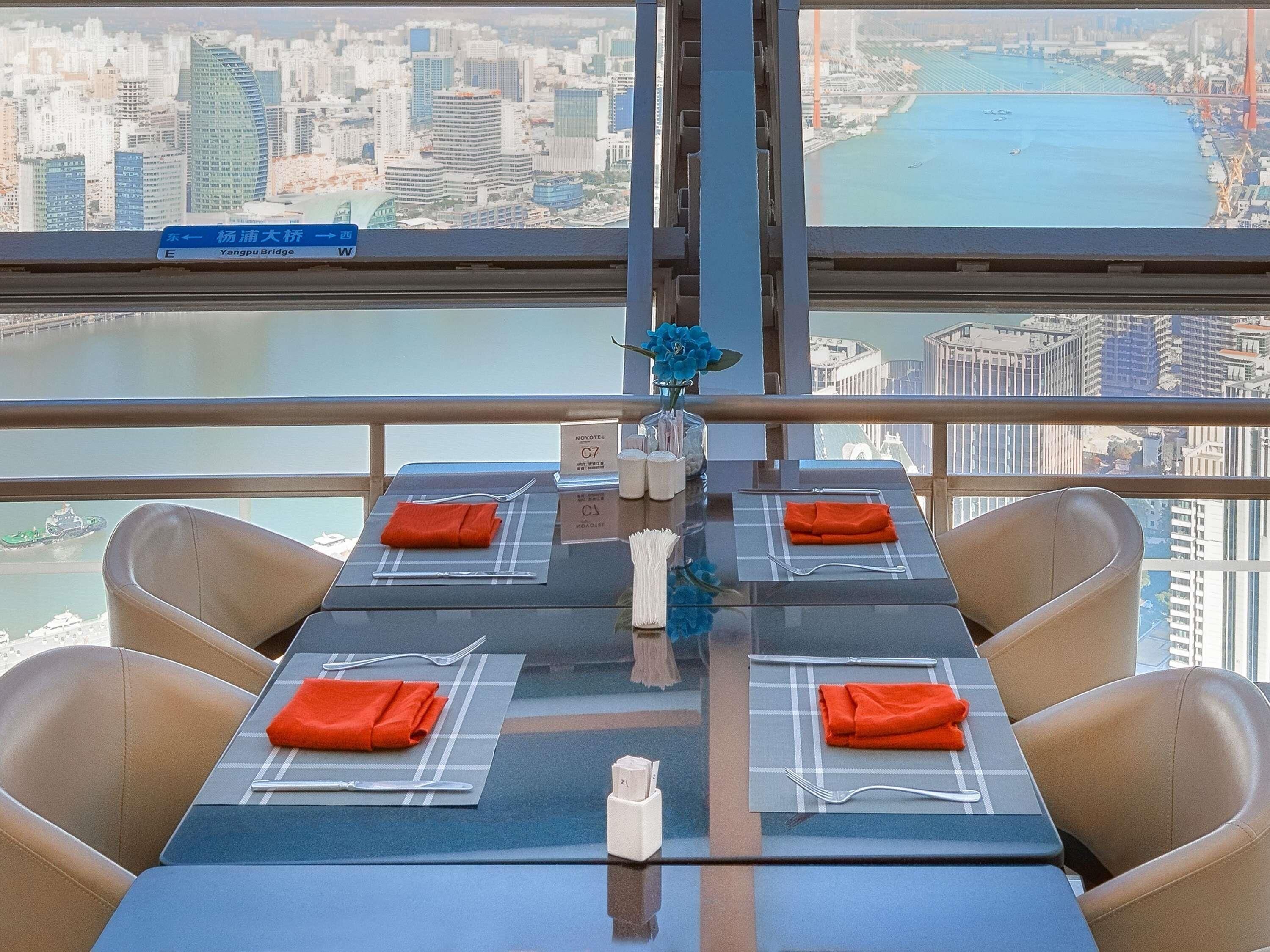 4 restaurants; breakfast, lunch, dinner, and brunch served