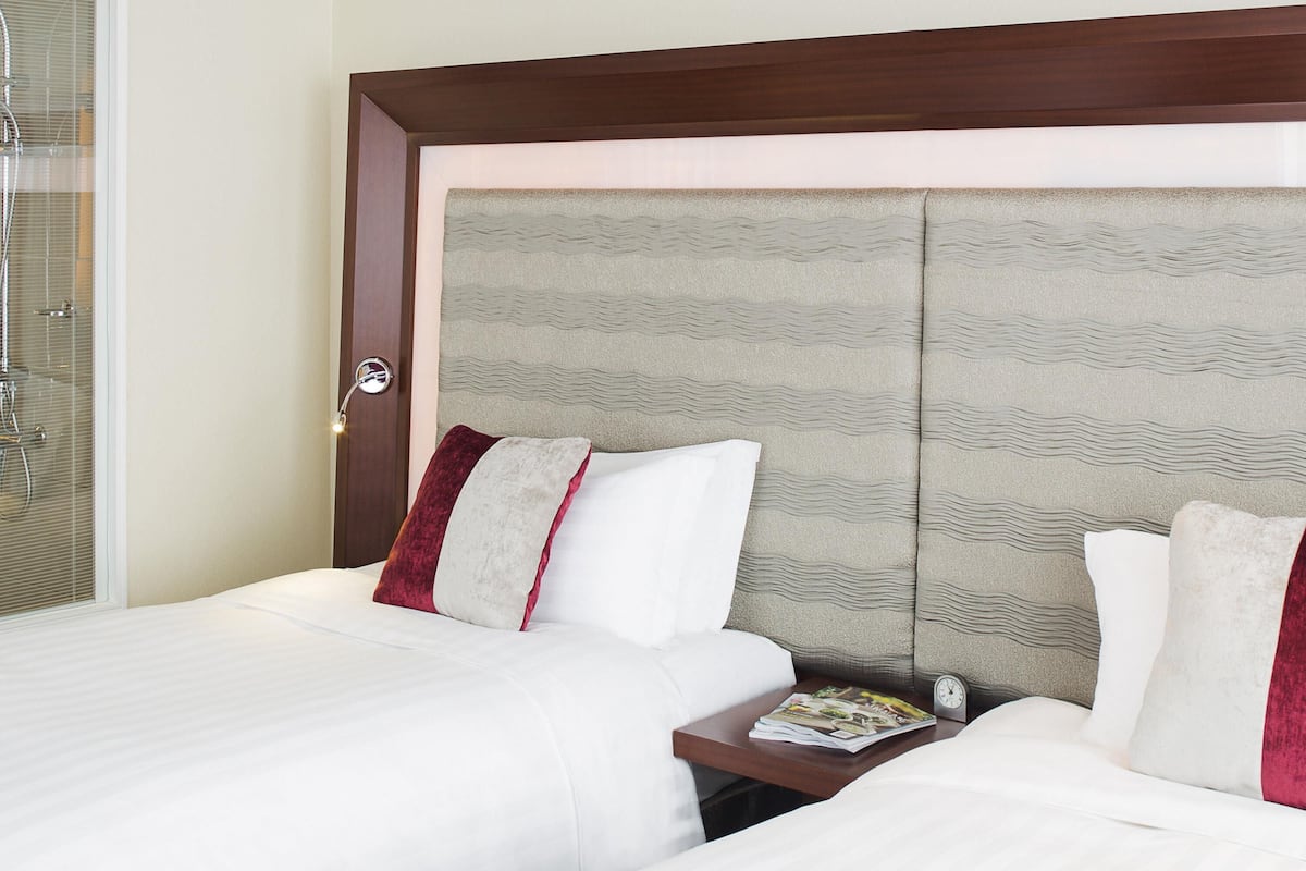 Camera Standard, 2 letti singoli | Biancheria da letto di alta qualità, copriletto in piuma, minibar