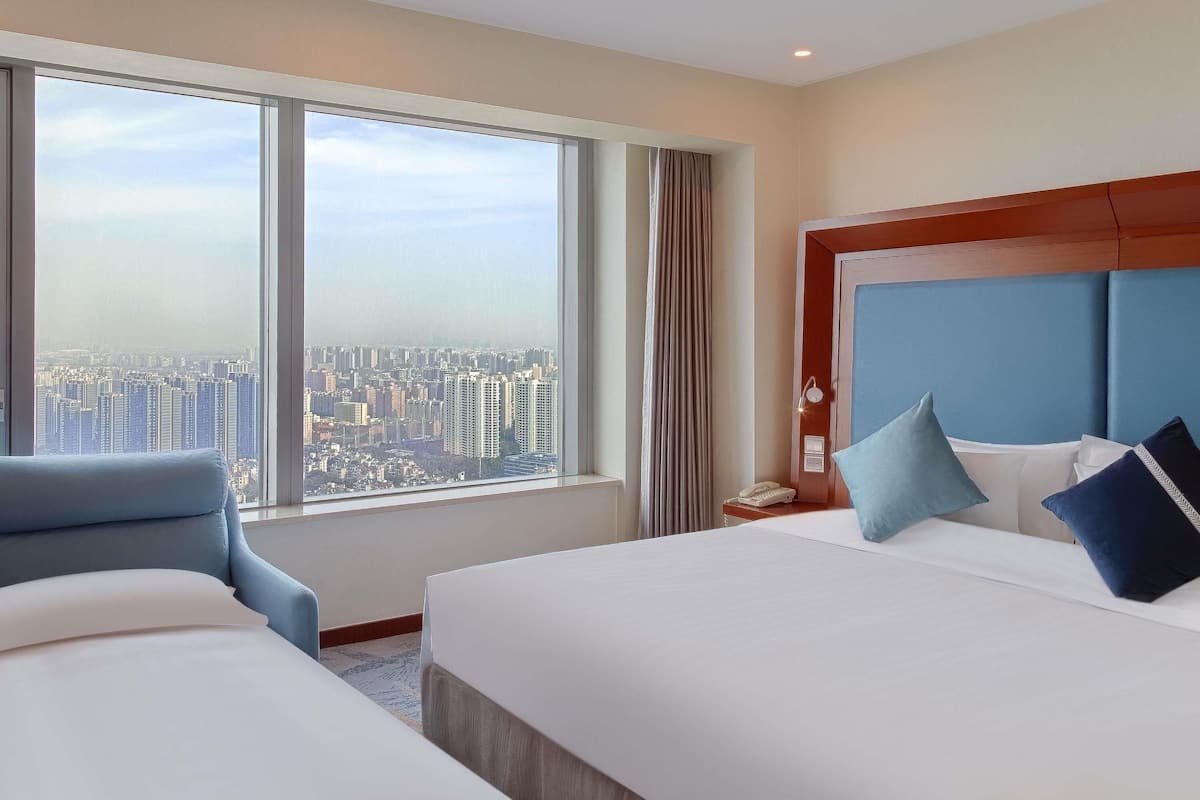 1 bedroom, premium bedding, down duvets, minibar