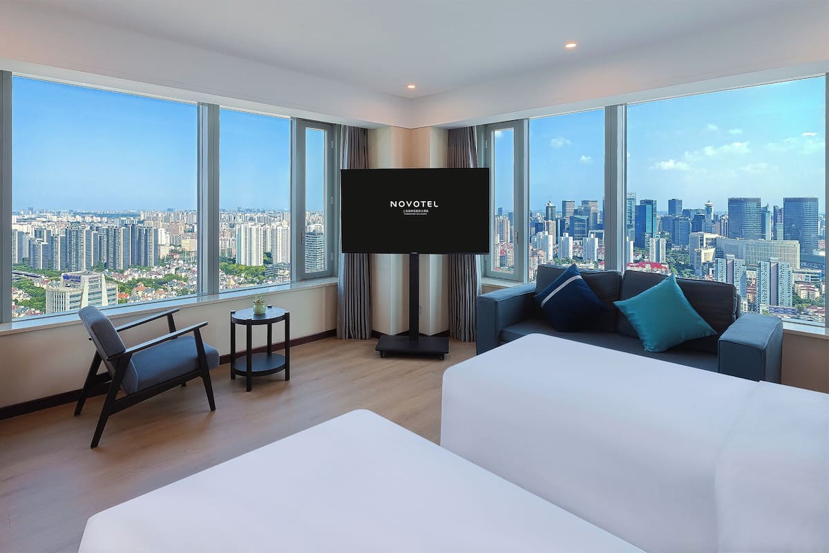 Superior Twin room-Huangpu River View,High Floor | 1 bedroom, premium bedding, down comforters, minibar