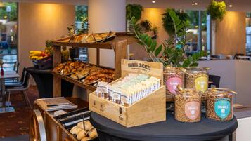 Daily continental breakfast (EUR 26 per person)