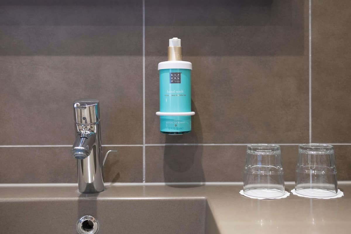 Hypo-allergenic bedding, free minibar items, in-room safe, desk