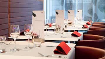 Breakfast, lunch, dinner served; Belgian cuisine