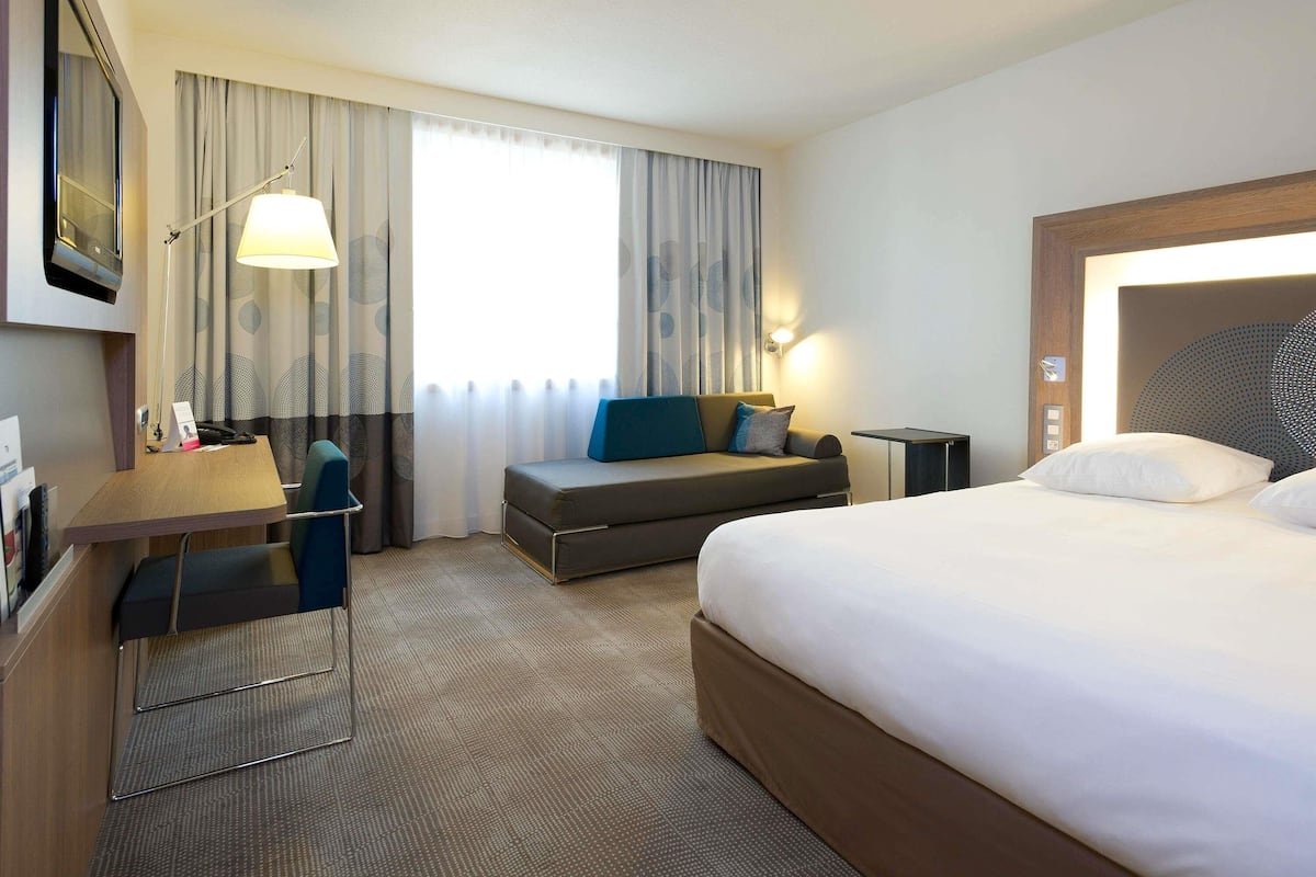 Family Room (Standard 1 double bed and 2 sofa beds)