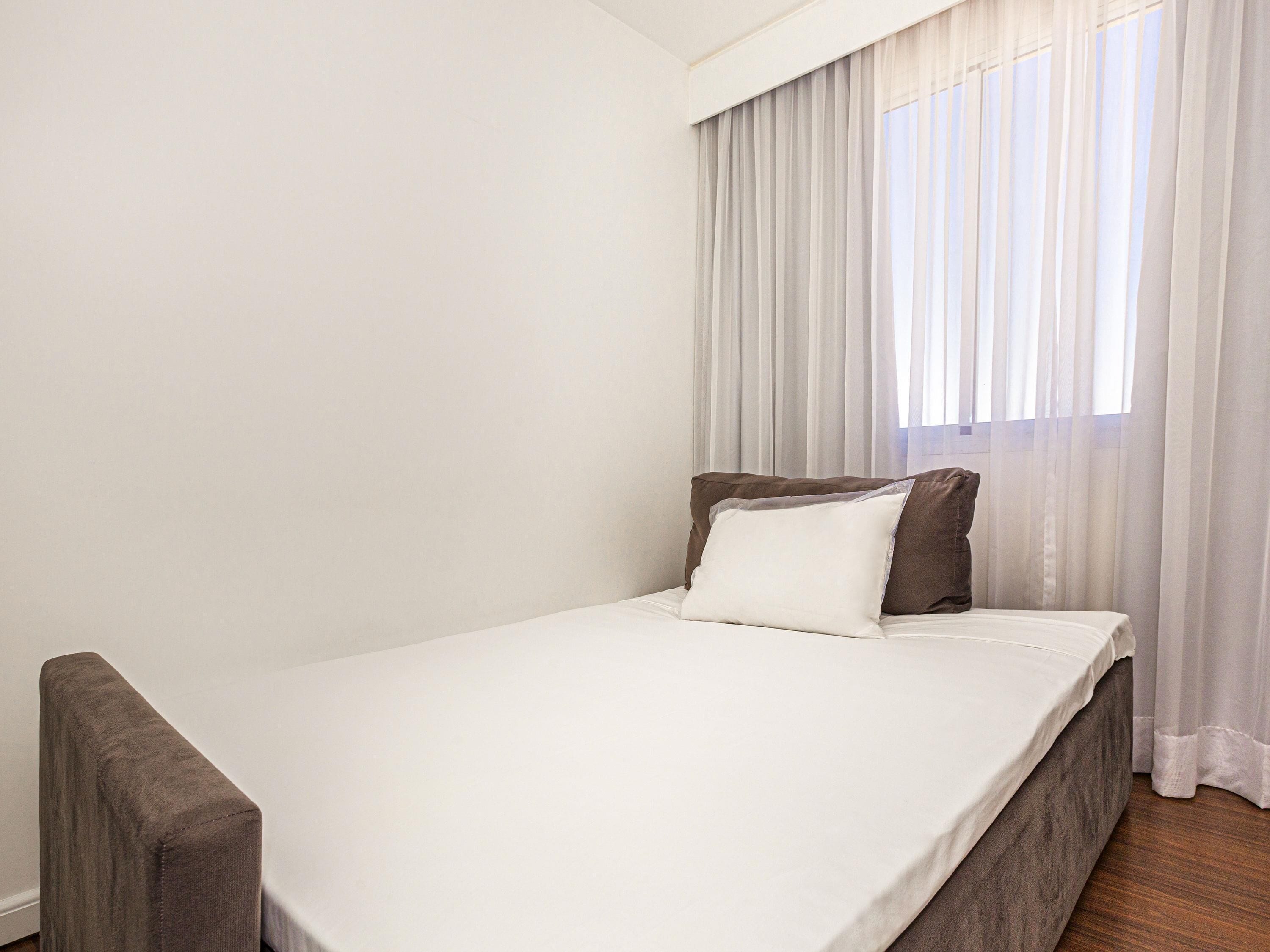 1 bedroom, hypo-allergenic bedding, minibar, in-room safe