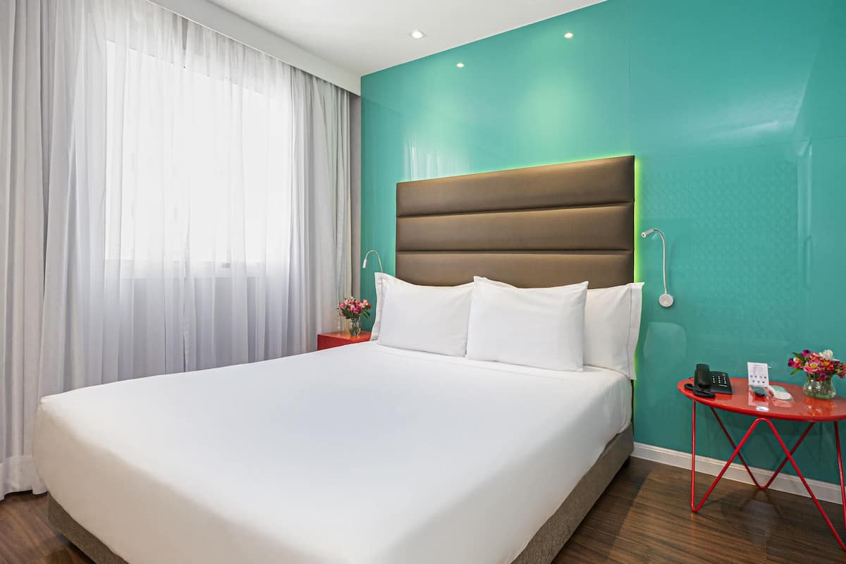 Apartment, 1 Double Bed (Accessible) | 1 bedroom, hypo-allergenic bedding, minibar, in-room safe