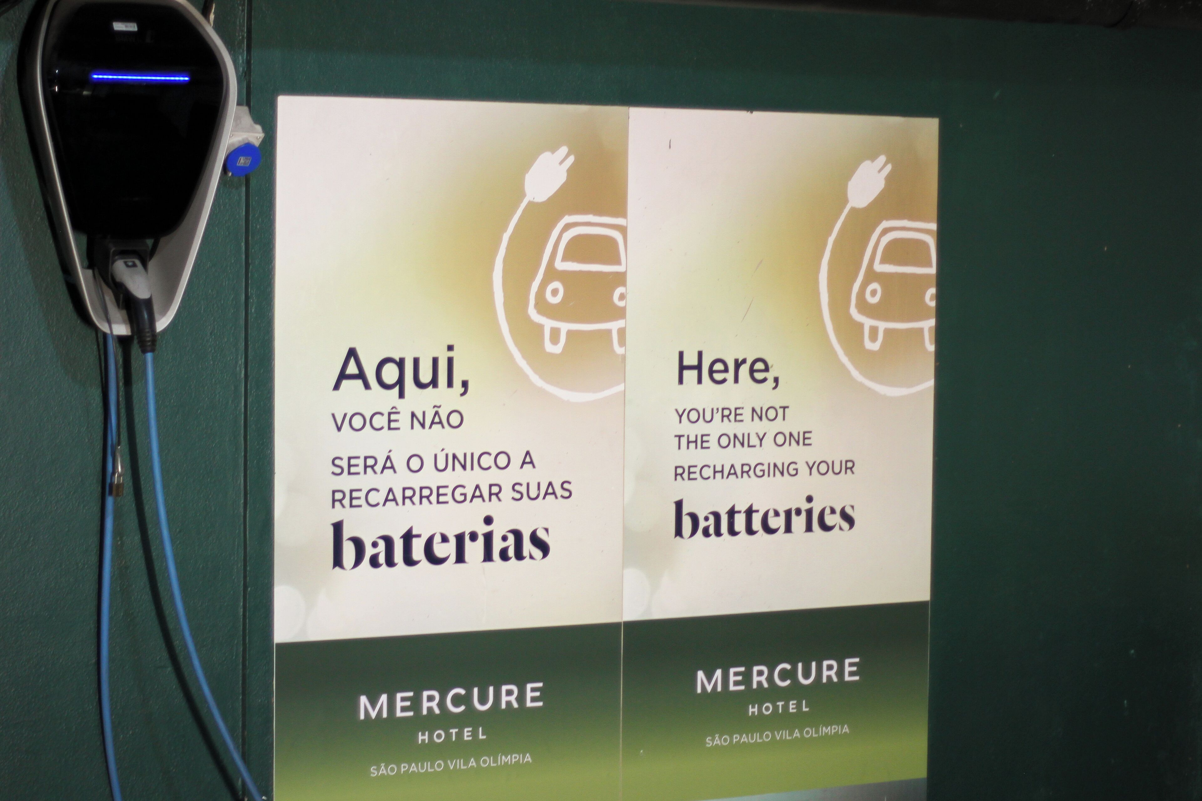 valet parking (surcharge) (30 per day)