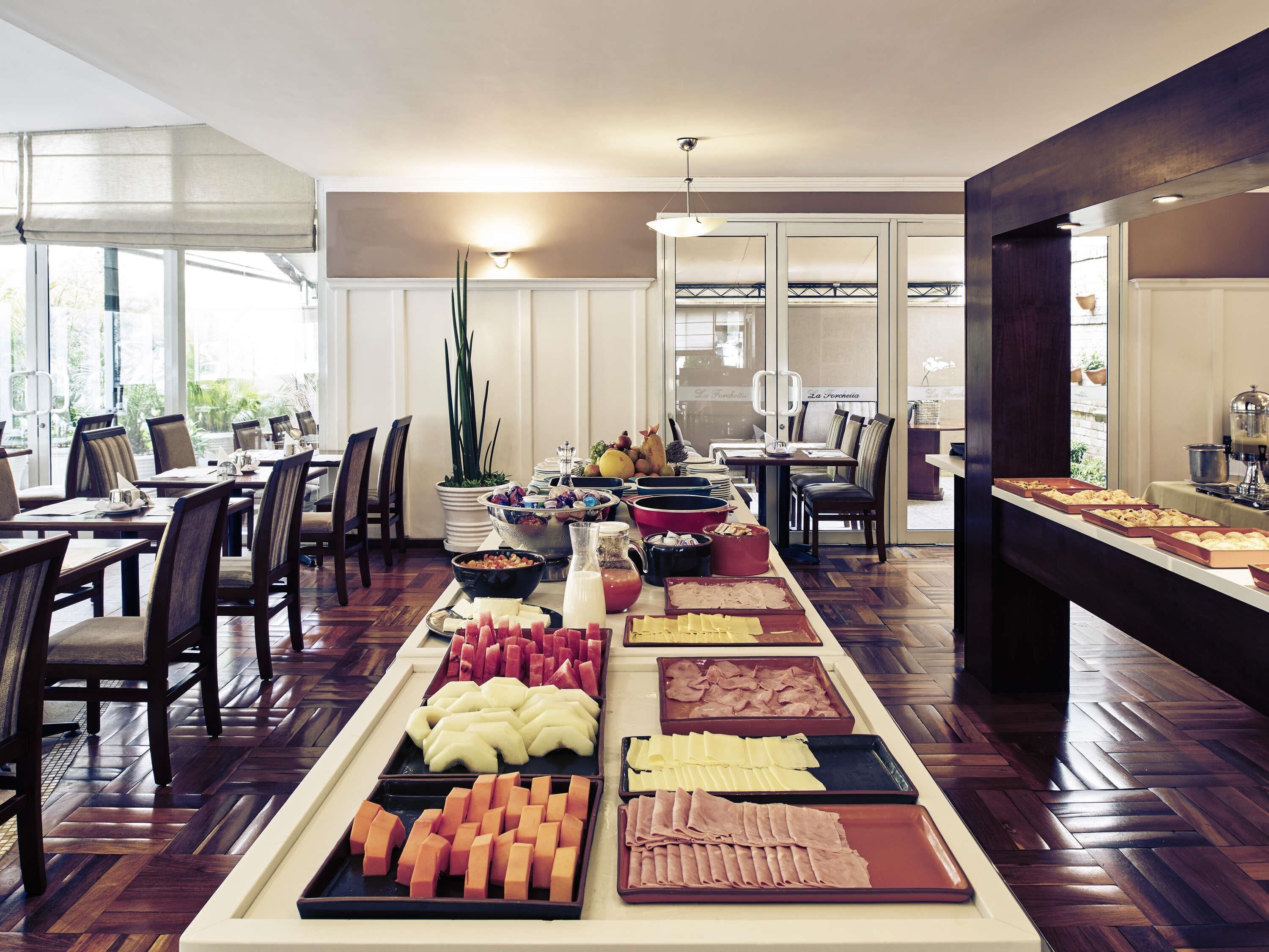 Daily buffet breakfast (BRL 58 per person)