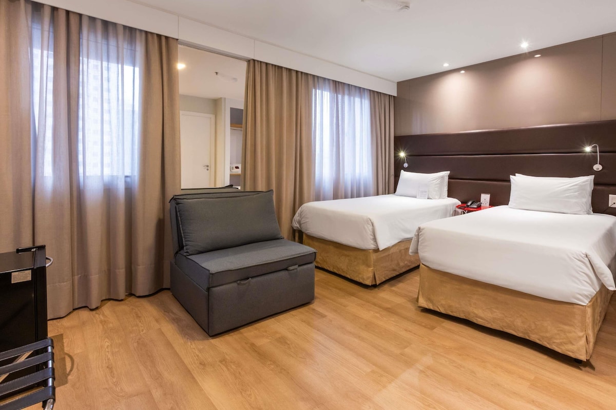 Departamento estándar, 2 camas individuales | 1 habitación, ropa de cama hipoalergénica y minibar