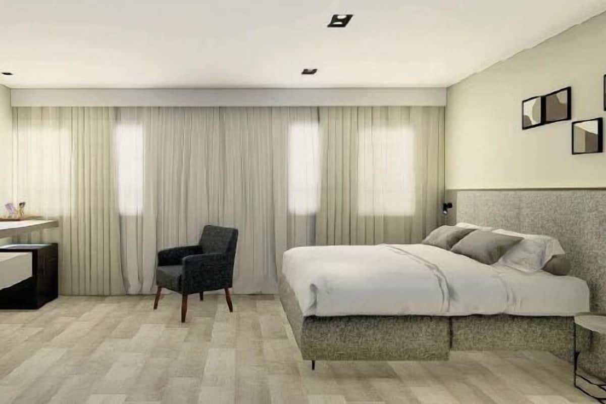 Deluxe Room, 2 Twin Beds | 1 bedroom, hypo-allergenic bedding, minibar, in-room safe