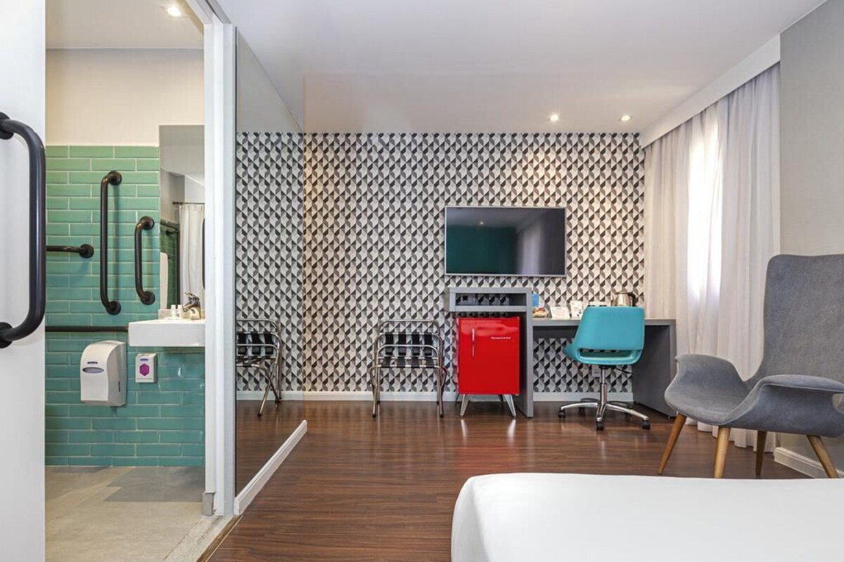 อพาร์ทเมนท์, เตียงใหญ่ 1 เตียง (Accessible) | 1 ห้องนอน, เครื่องนอนป้องกันสารก่อภูมิแพ้, มินิบาร์, ตู้นิรภัยในห้องพัก