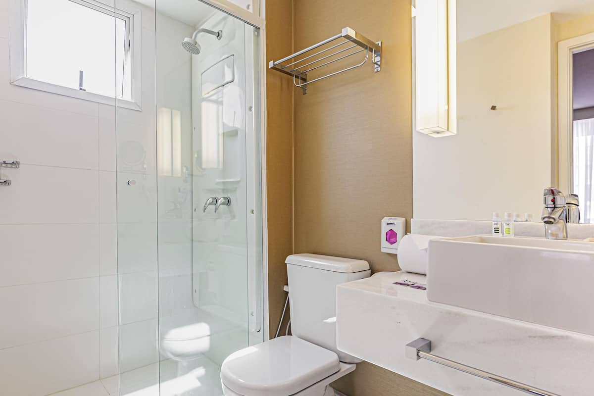 1 bedroom, hypo-allergenic bedding, minibar, in-room safe