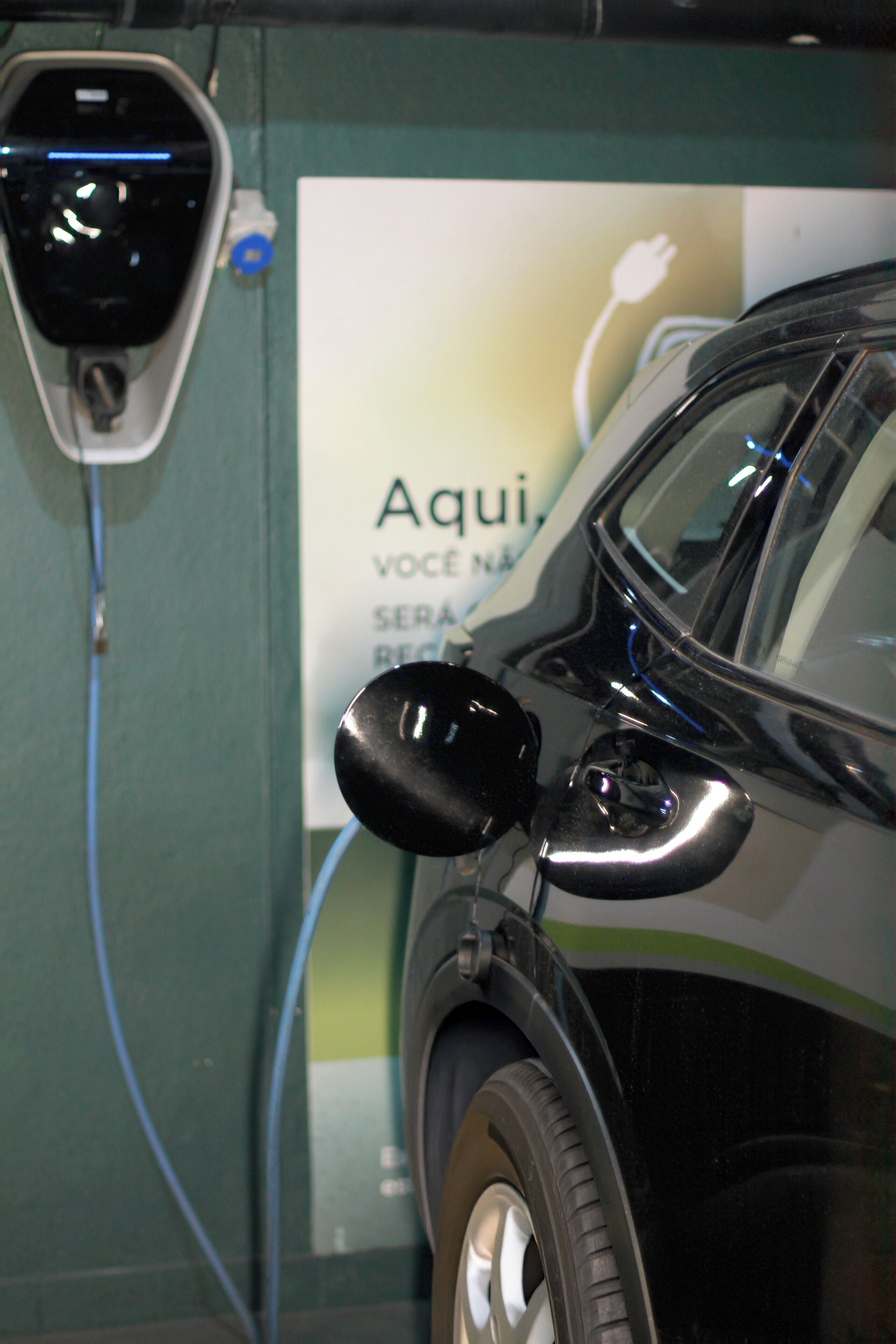 valet parking (surcharge) (30 per day)