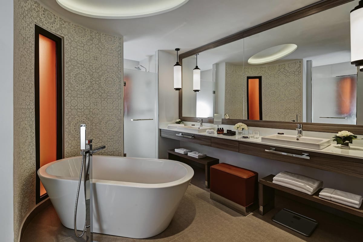 1 bedroom, minibar, in-room safe, desk