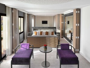 Ático Signature, 2 habitaciones | Minibar, caja fuerte, escritorio y espacio para trabajar con un portátil