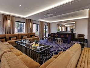 Minibar, safe på rommet, skrivebord og skrivebord for bærbar PC