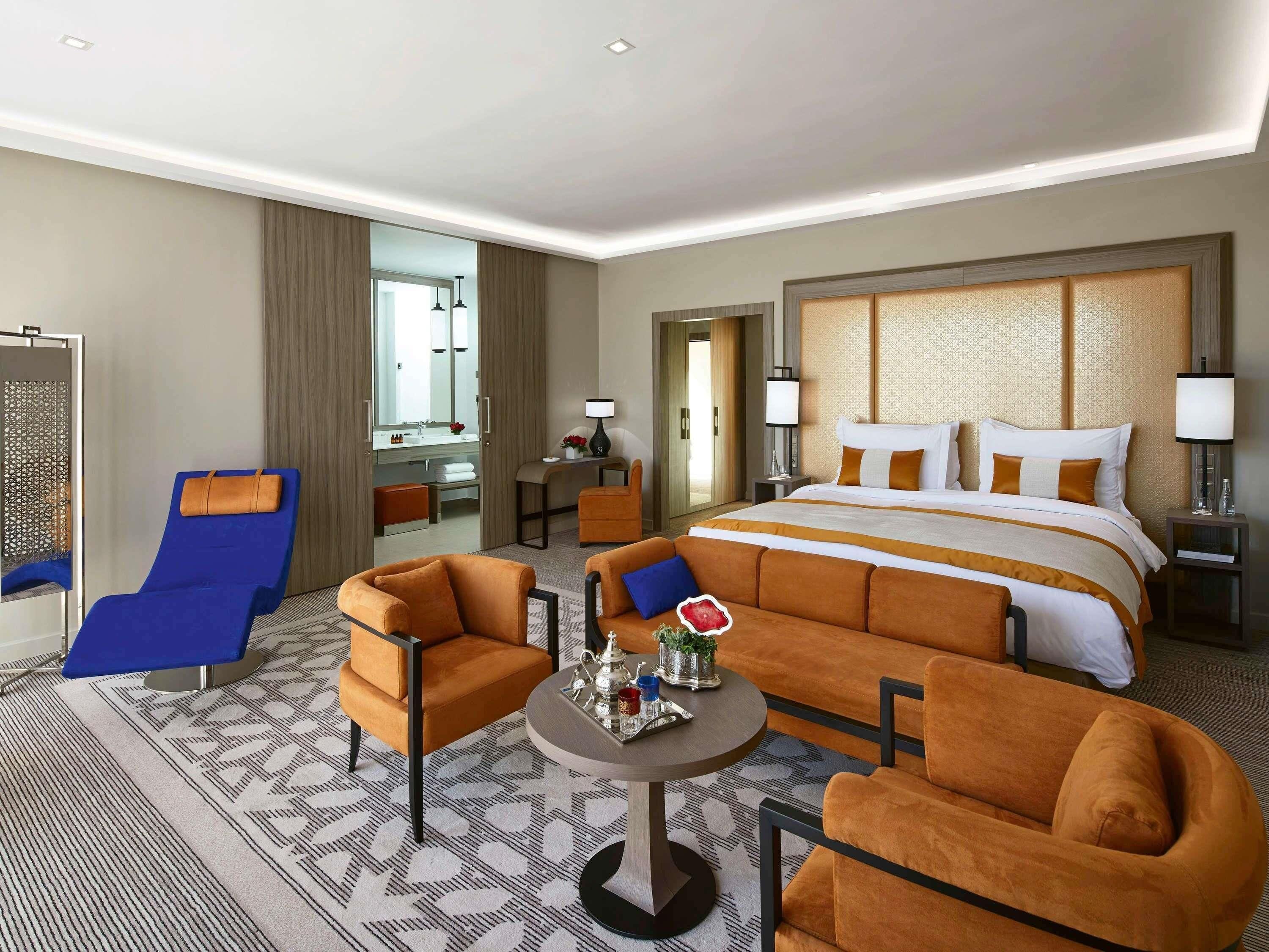 Minibar, caja fuerte, escritorio y espacio para trabajar con un portátil