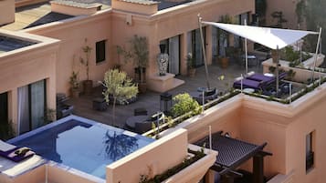 Minibar, caja fuerte, escritorio y espacio para trabajar con un portátil