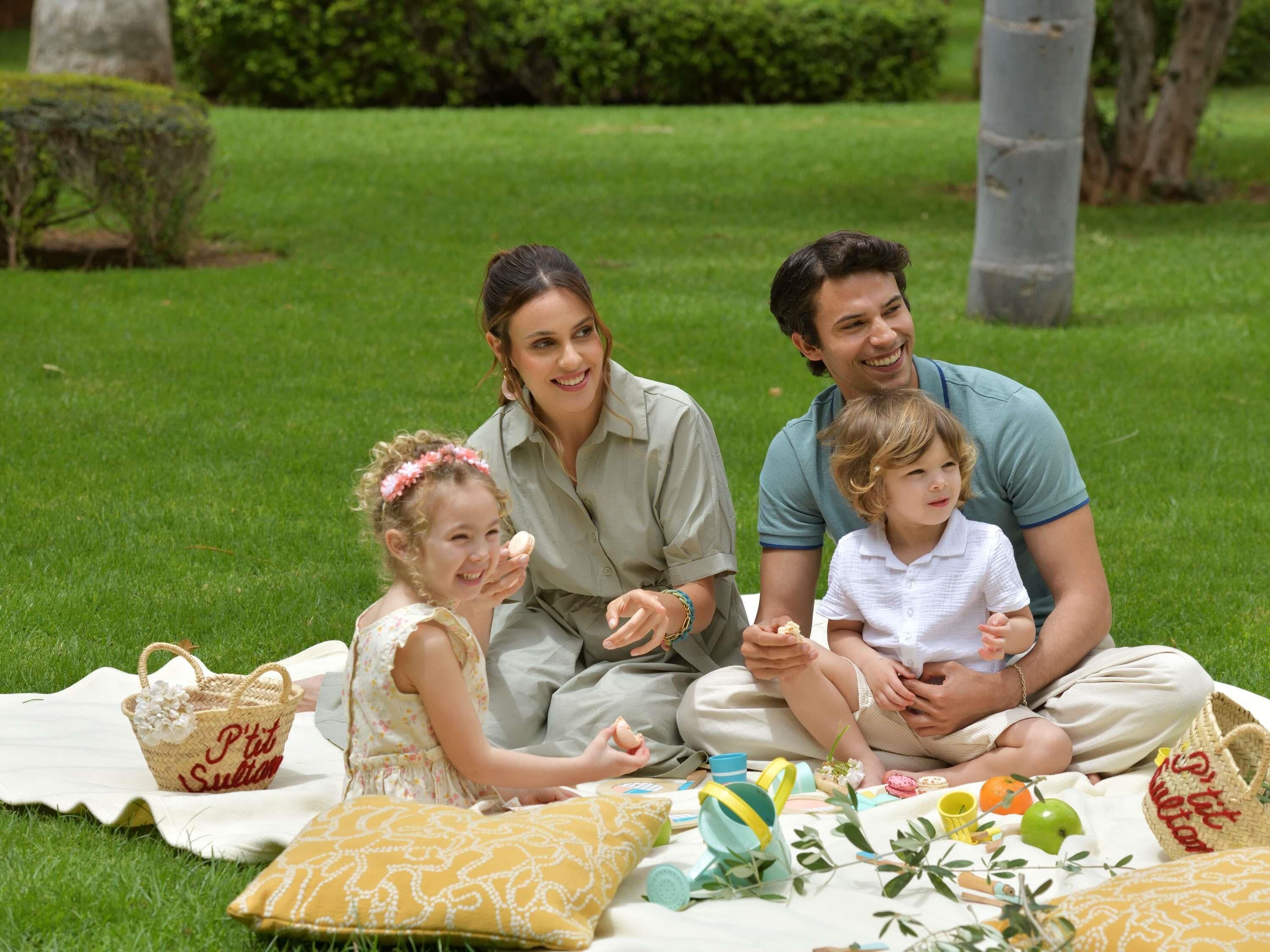 3 restaurants, breakfast, lunch, dinner served; mediterranean cuisine