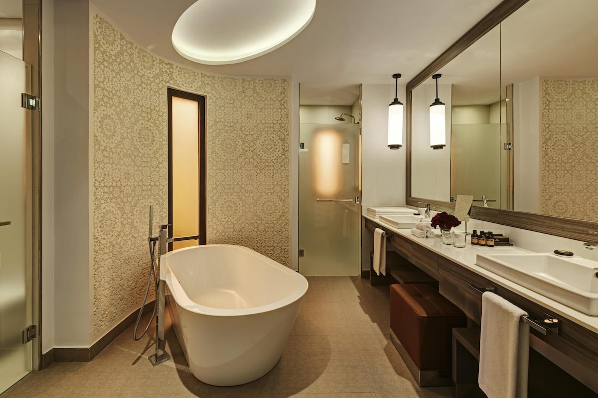 Suite familiale, 2 chambres | 1 chambre, minibar, coffre-fort, bureau