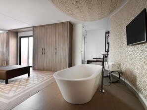 Ático Signature, 2 habitaciones | Minibar, caja fuerte, escritorio y espacio para trabajar con un portátil