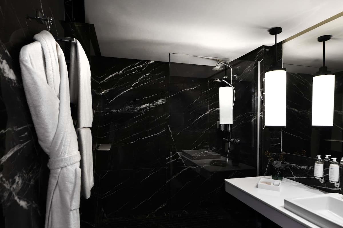 Superior Room, 2 Twin Beds | Minibar, in-room safe, desk, laptop workspace