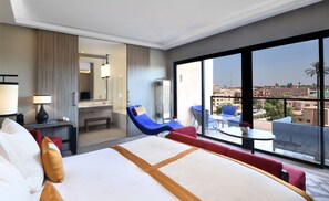 Habitación Deluxe, 1 cama de matrimonio grande, vistas al jardín | Minibar, caja fuerte, escritorio y espacio para trabajar con un portátil