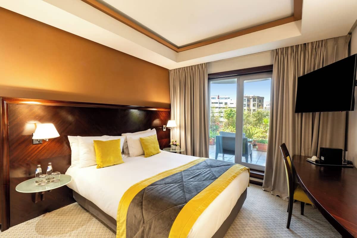 egyptian cotton sheets, premium bedding, pillow-top beds, minibar