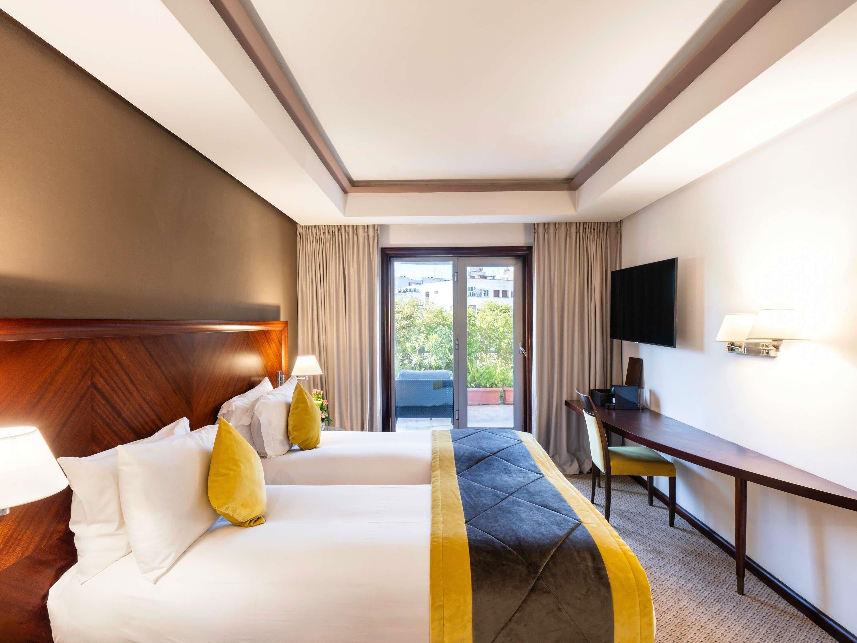 Egyptian cotton sheets, premium bedding, pillow-top beds, minibar