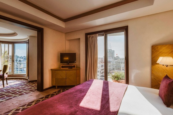 Egyptian cotton sheets, premium bedding, pillowtop beds, minibar