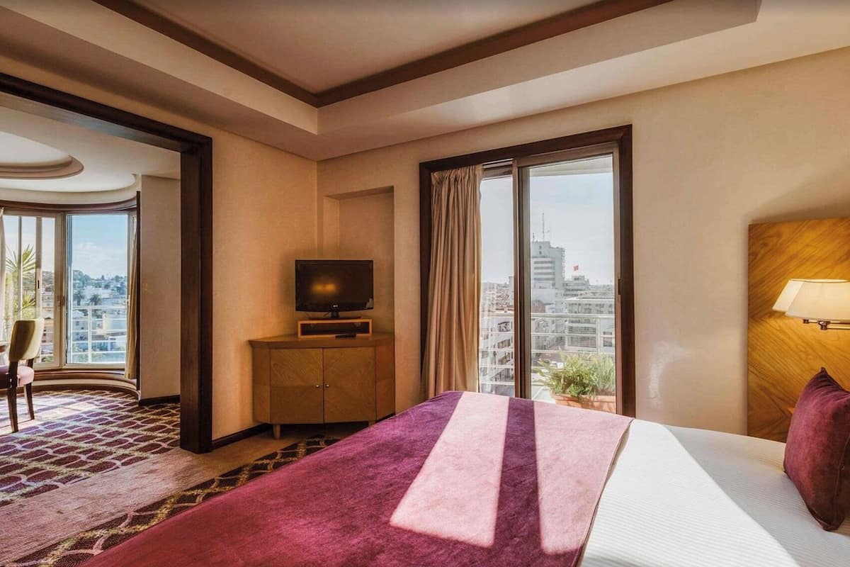 egyptian cotton sheets, premium bedding, pillow-top beds, minibar