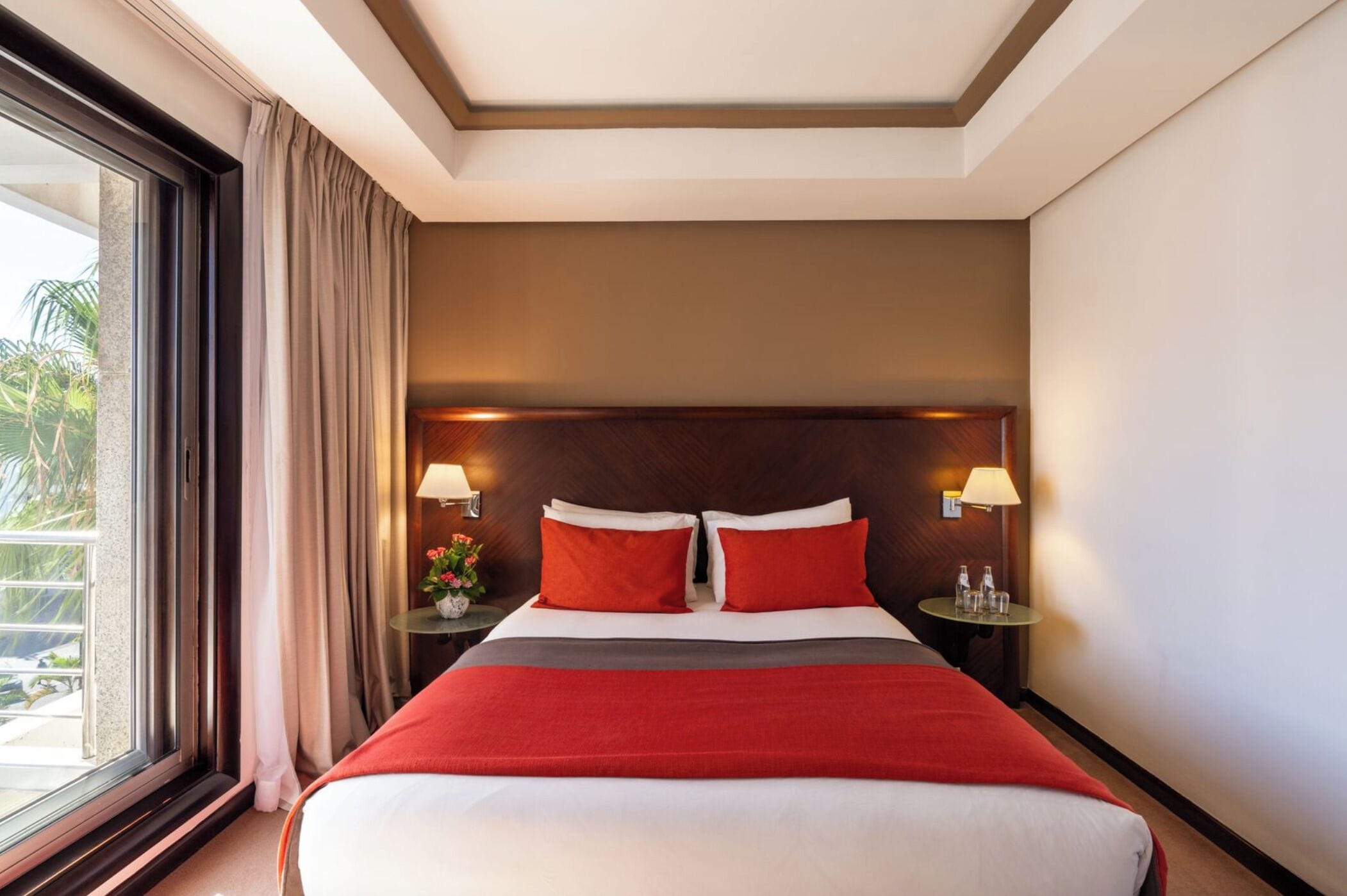 Egyptian cotton sheets, premium bedding, pillow-top beds, minibar