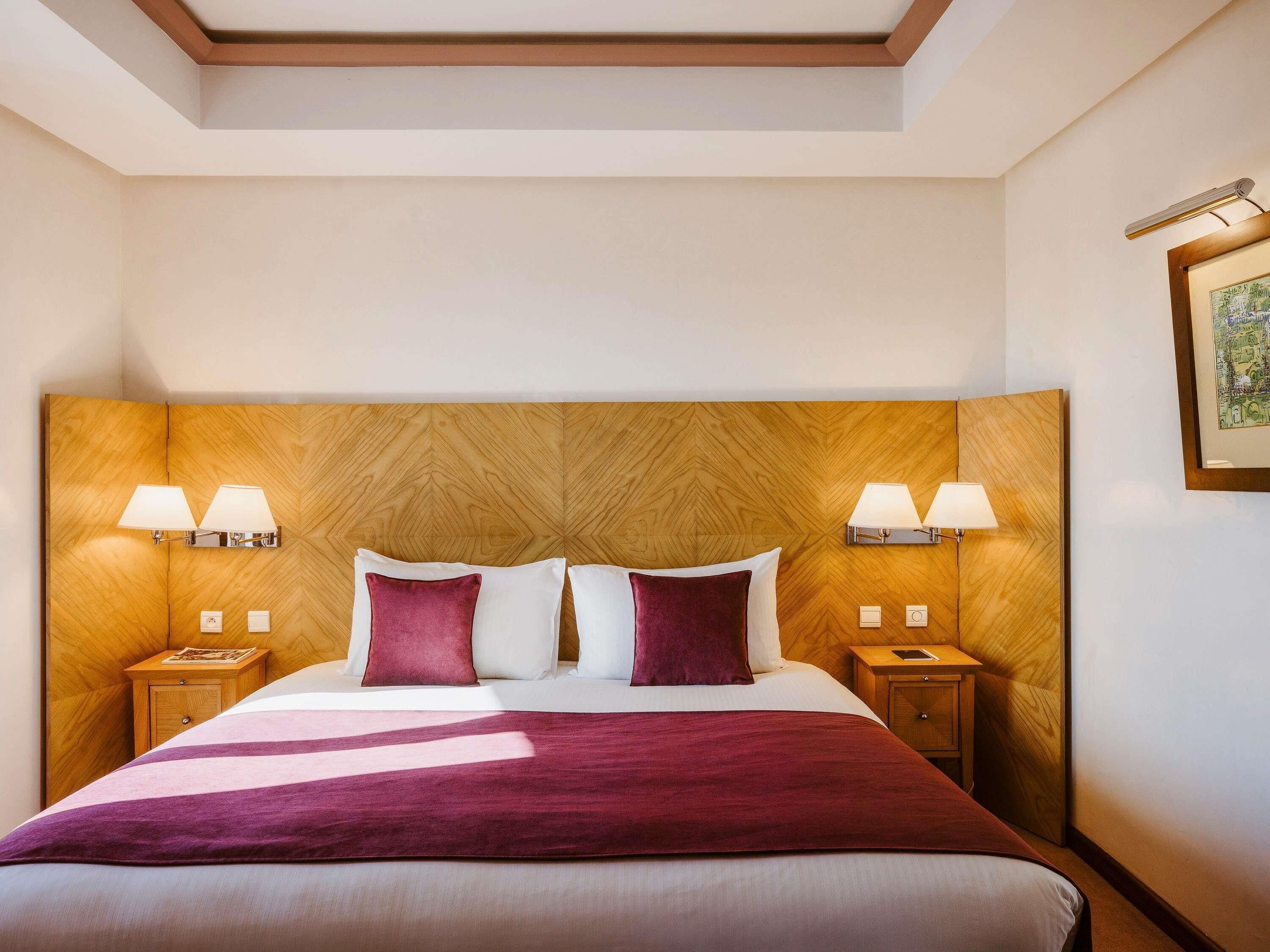 Deluxe Suite, 1 King Bed | Egyptian cotton sheets, premium bedding, pillow-top beds, minibar